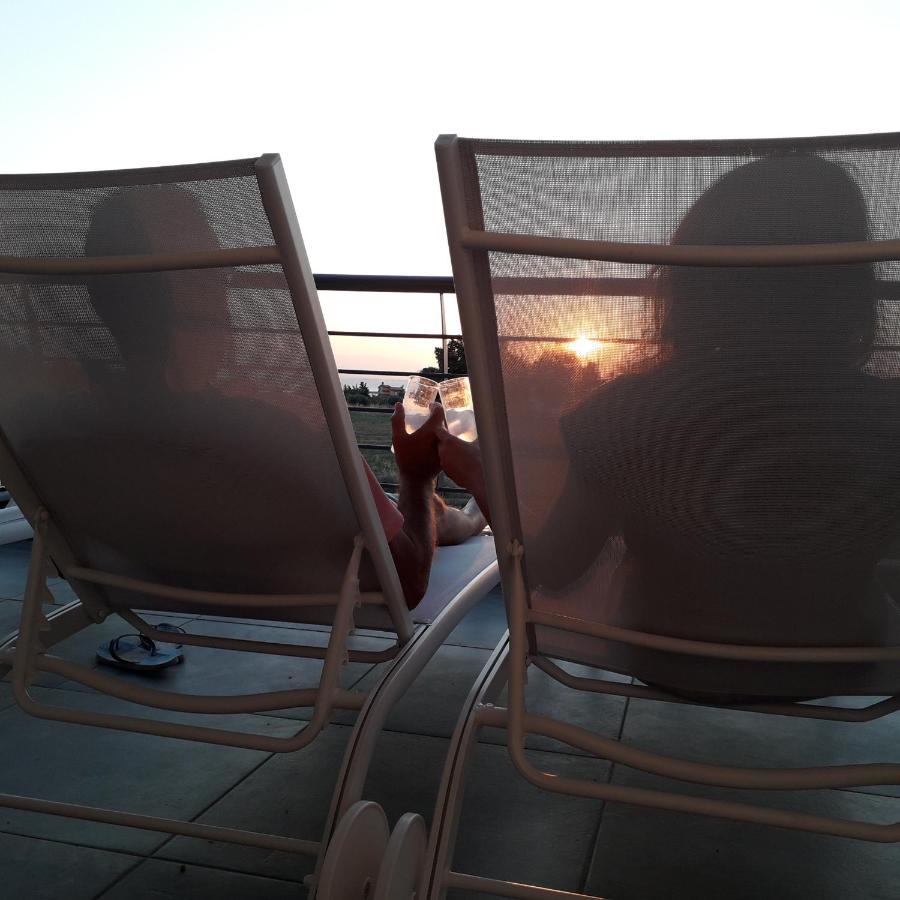 Garden'S Sunset Αvra Apartment Nea Michaniona Bagian luar foto